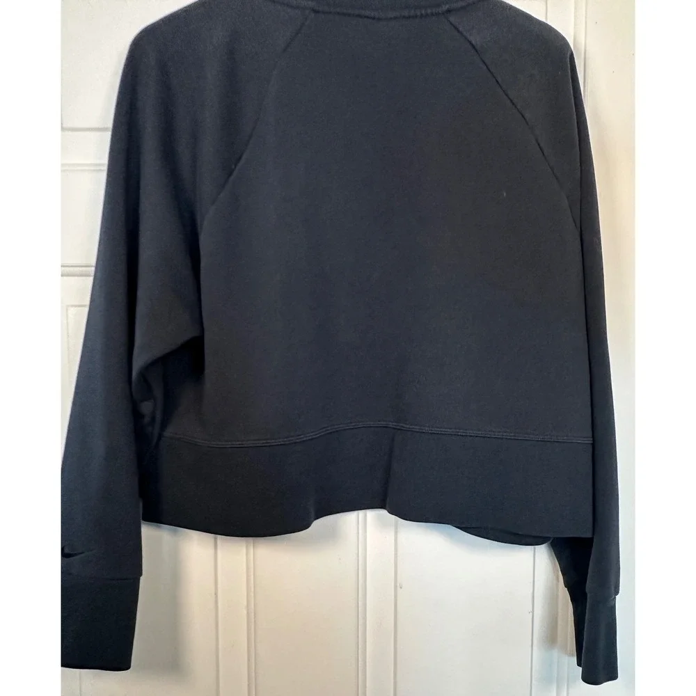 Nike Dri-FIT Black Cropped Sweatshirt Embossed‎ Logo Athleisure Womens Medium